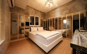 B-Bas Hotel